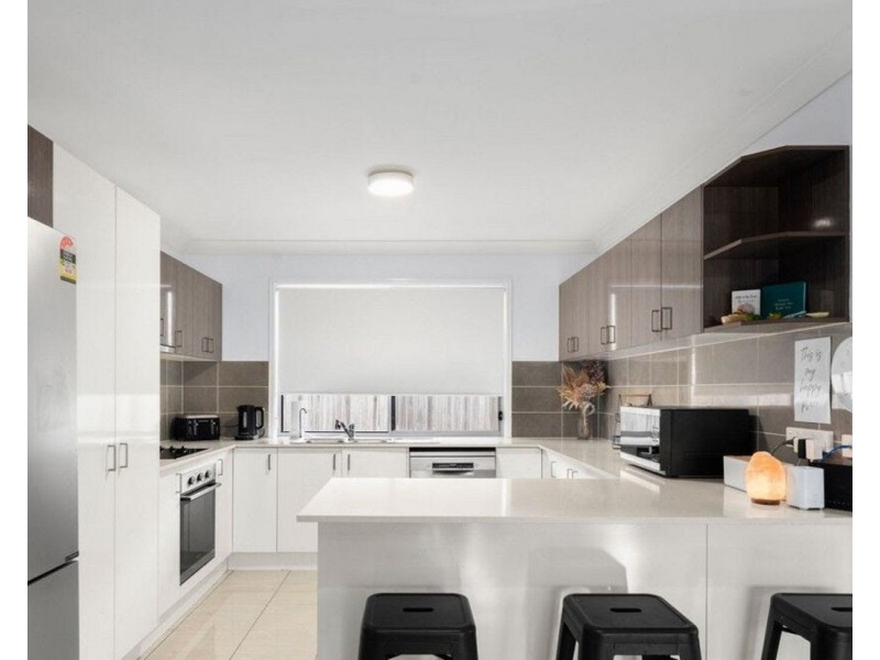 11 Phoebe Way, Gleneagle QLD 4285