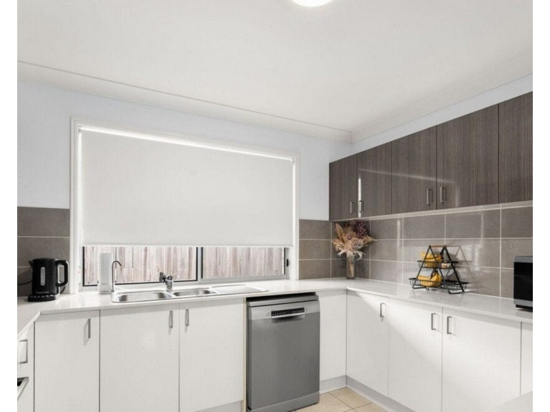 11 Phoebe Way, Gleneagle QLD 4285