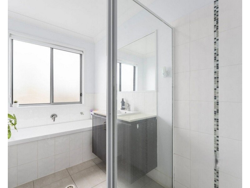 11 Phoebe Way, Gleneagle QLD 4285