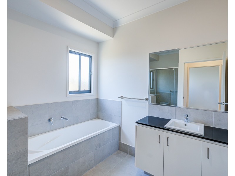 33 Soho Way, Logan Reserve QLD 4133