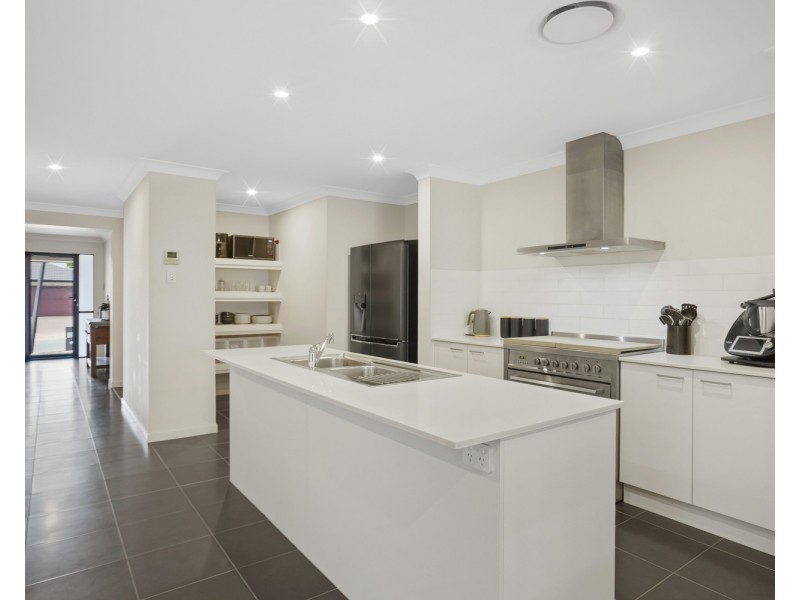 32 Longstaff Crescent, Pimpama QLD 4209