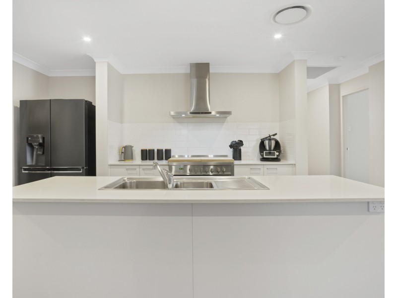 32 Longstaff Crescent, Pimpama QLD 4209