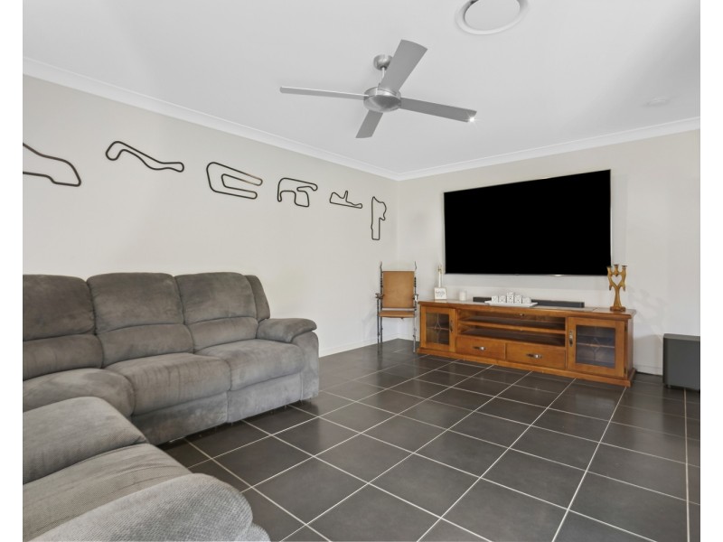 32 Longstaff Crescent, Pimpama QLD 4209