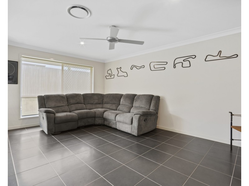 32 Longstaff Crescent, Pimpama QLD 4209