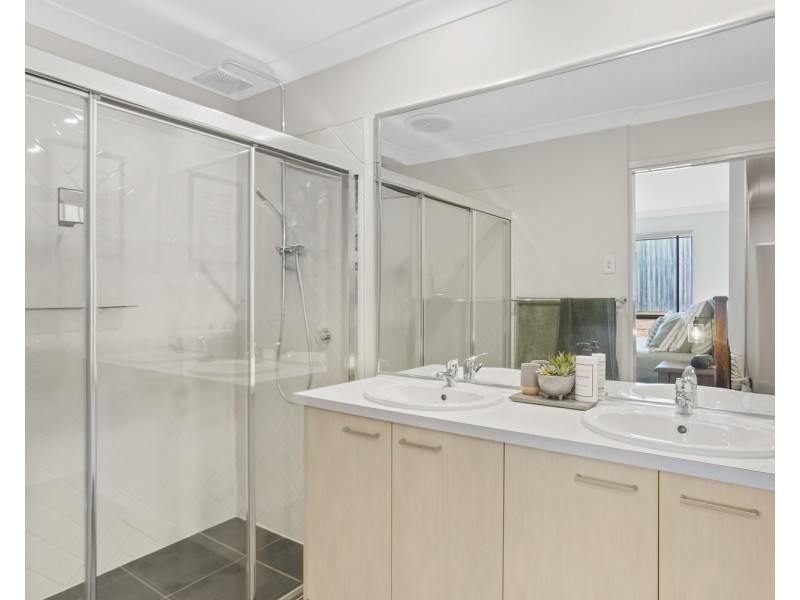 32 Longstaff Crescent, Pimpama QLD 4209