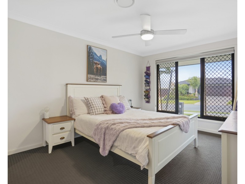 32 Longstaff Crescent, Pimpama QLD 4209