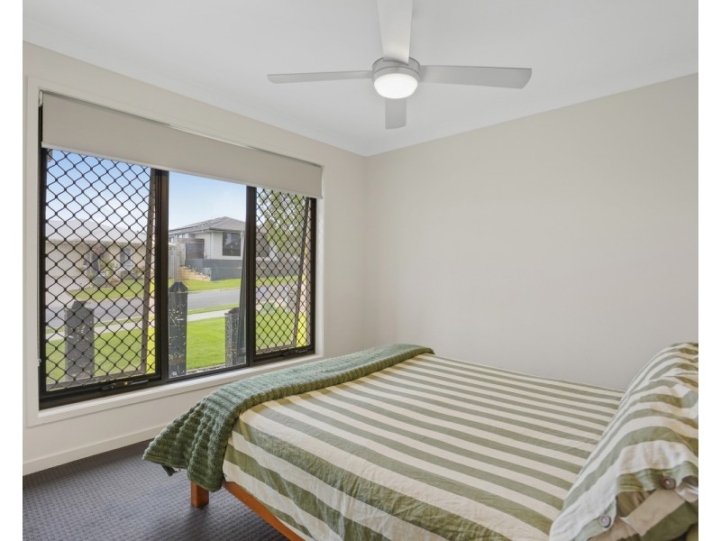 32 Longstaff Crescent, Pimpama QLD 4209