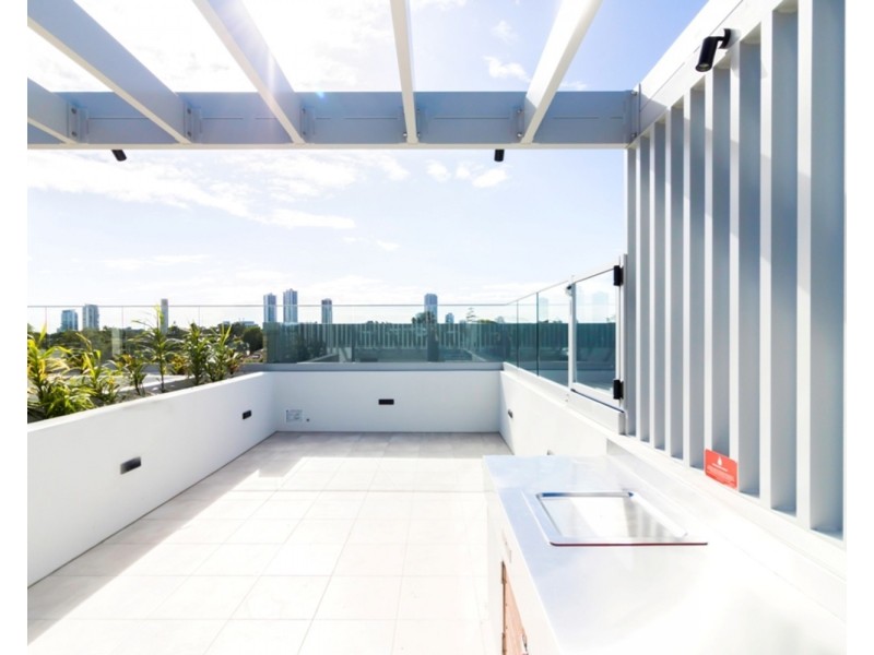 5/101 Pohlman Street, Southport QLD 4215