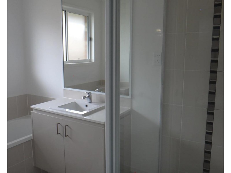 72 Damian Leeding Way, Upper Coomera QLD 4209