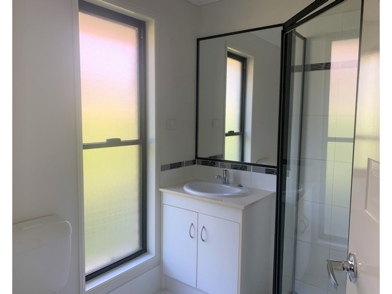 2/49 Jasmine Circuit, Ormeau QLD 4208