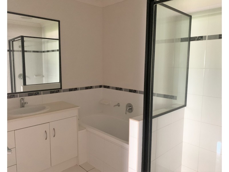 2/49 Jasmine Circuit, Ormeau QLD 4208