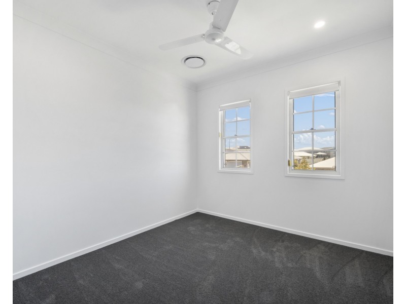 14 Seaberry Vista, Redland Bay QLD 4165