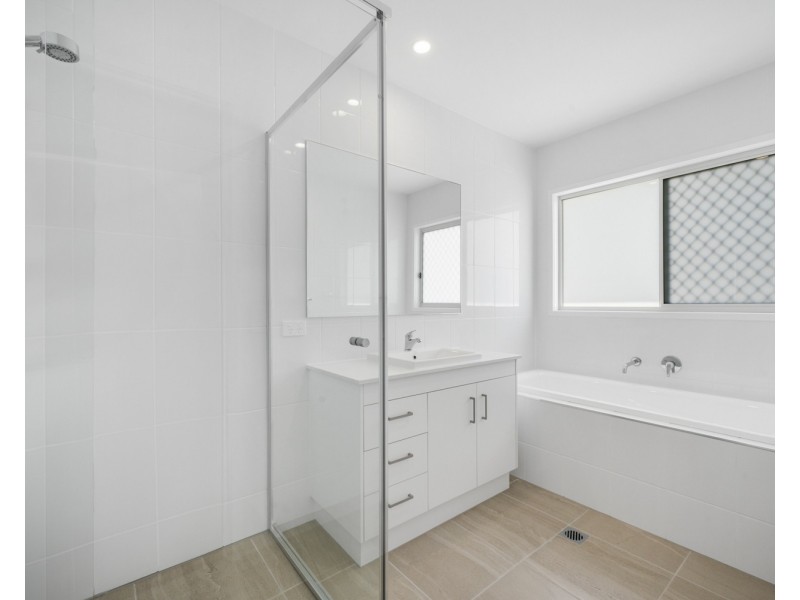 14 Seaberry Vista, Redland Bay QLD 4165