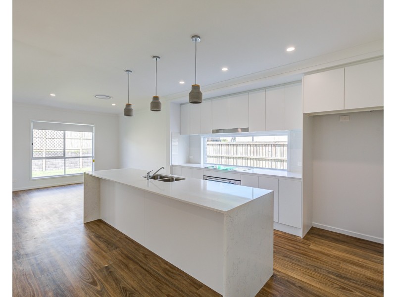 7 Hydrangea Avenue, Redland Bay QLD 4165