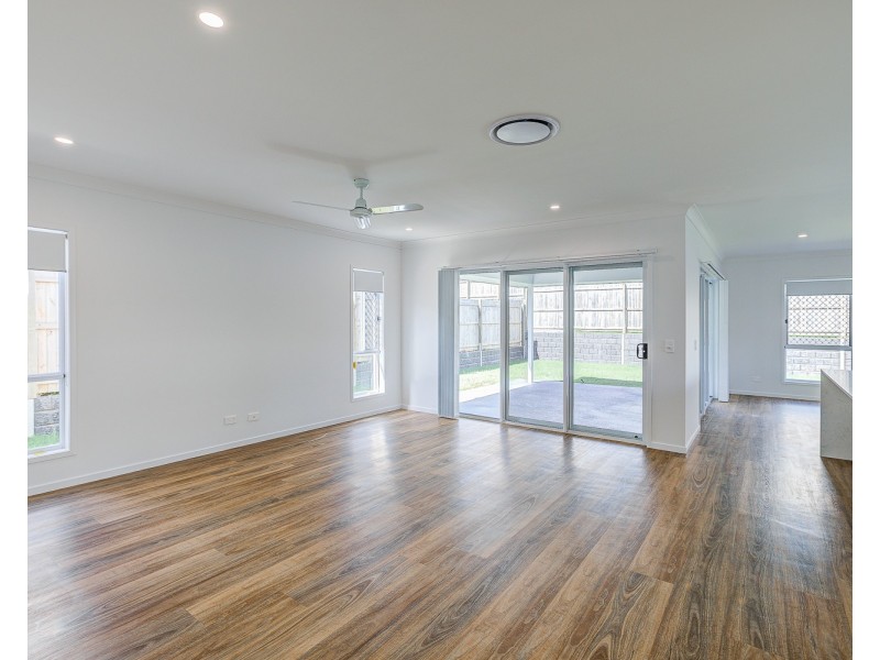 7 Hydrangea Avenue, Redland Bay QLD 4165