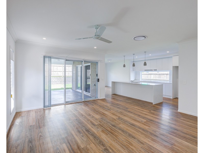 7 Hydrangea Avenue, Redland Bay QLD 4165