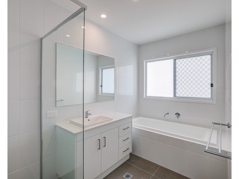 7 Hydrangea Avenue, Redland Bay QLD 4165