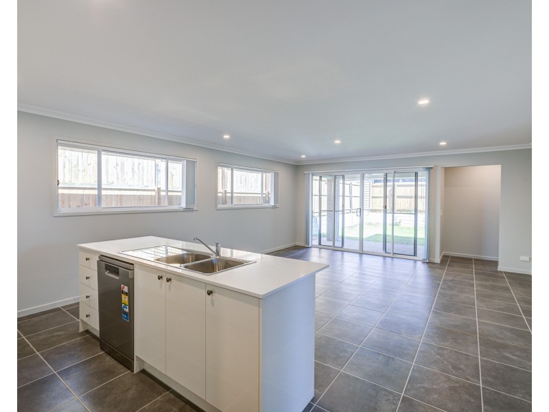 17 Graham Circuit, Logan Reserve QLD 4133