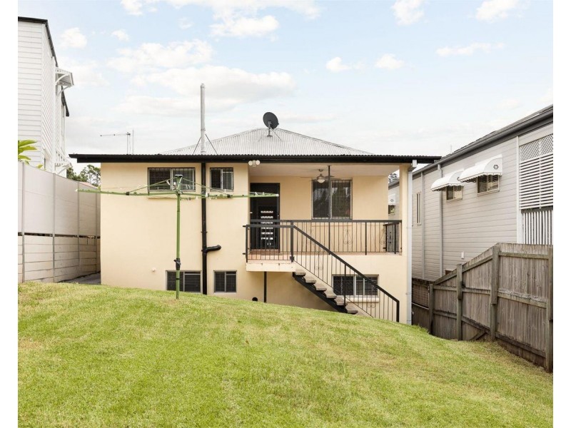 12 Seventh Avenue, Windsor QLD 4030