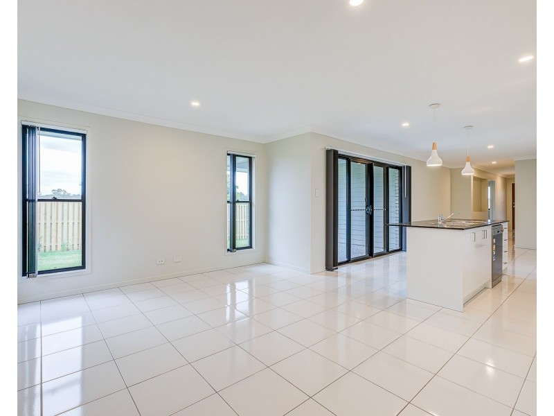 24 Heath Terrace, Park Ridge QLD 4125