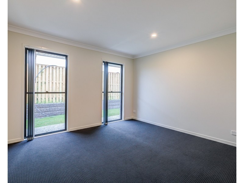 24 Heath Terrace, Park Ridge QLD 4125