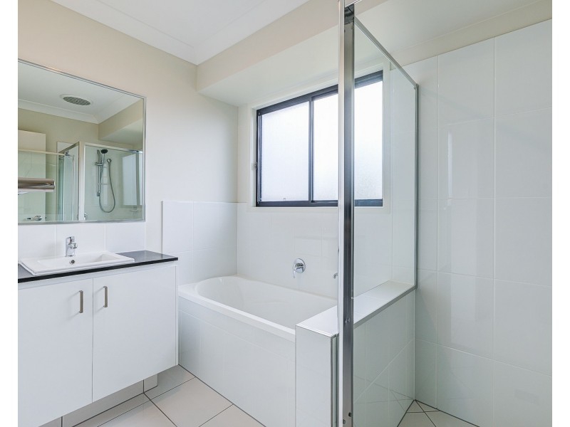 24 Heath Terrace, Park Ridge QLD 4125