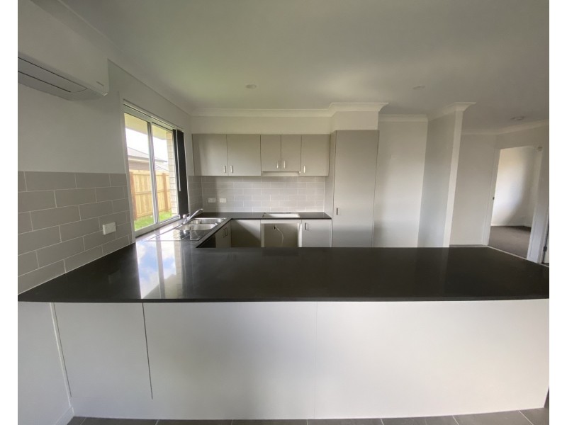 8 Roupell Street, Logan Reserve QLD 4133