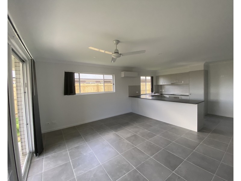 8 Roupell Street, Logan Reserve QLD 4133