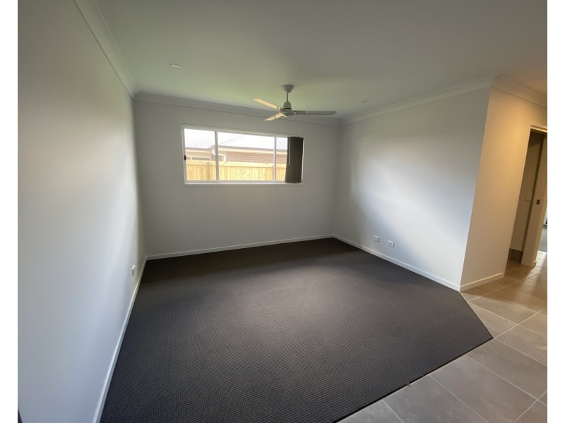 8 Roupell Street, Logan Reserve QLD 4133