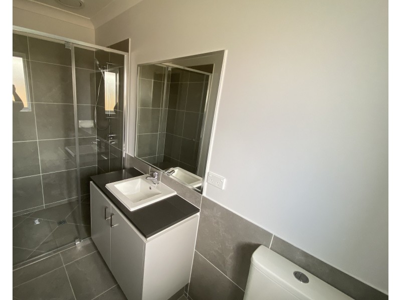 8 Roupell Street, Logan Reserve QLD 4133