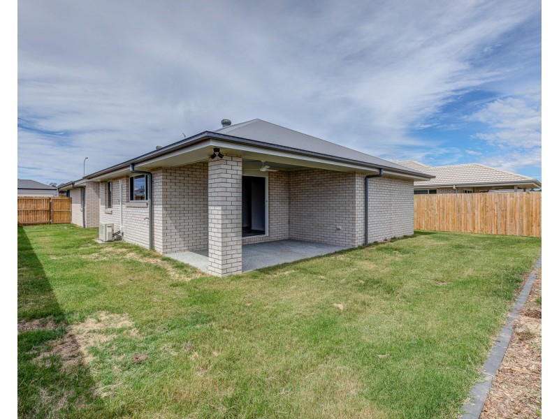 8 Roupell Street, Logan Reserve QLD 4133