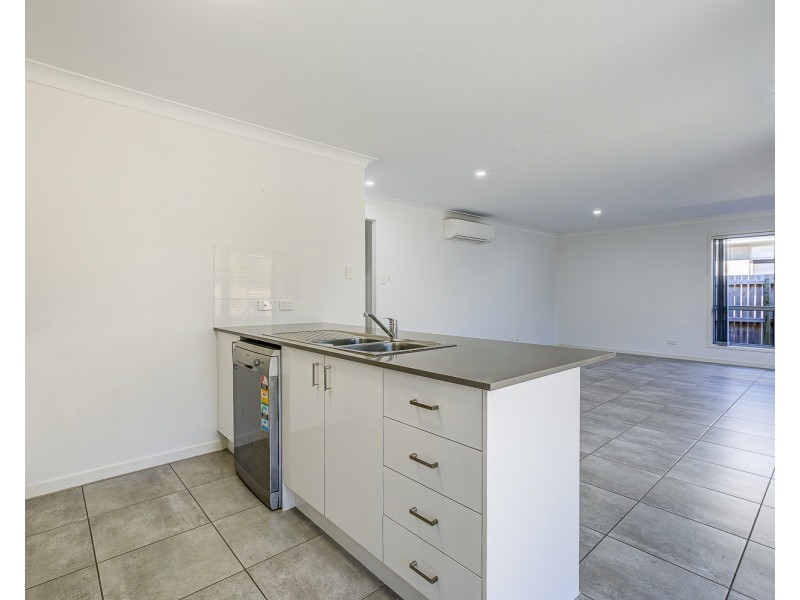 19 Maurie  Pears Crescent, Pimpama QLD 4209