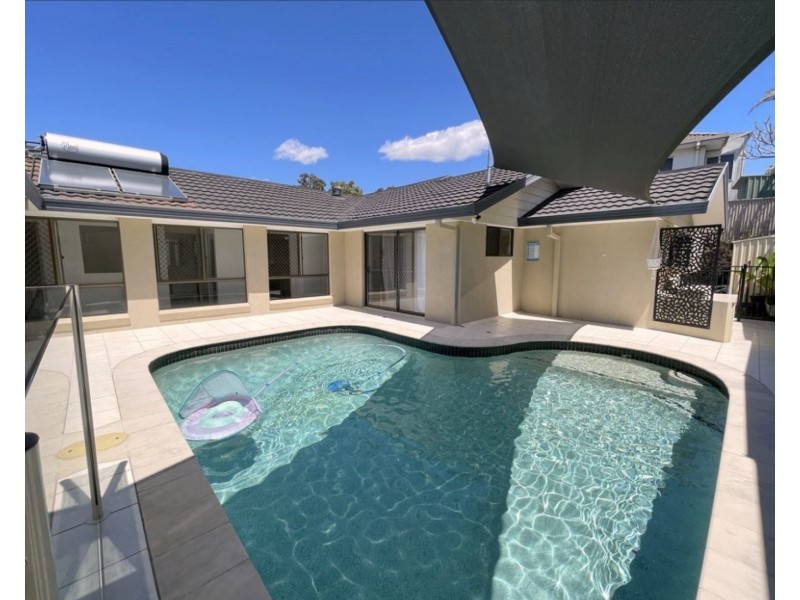 2 Nelson Court, Benowa QLD 4217