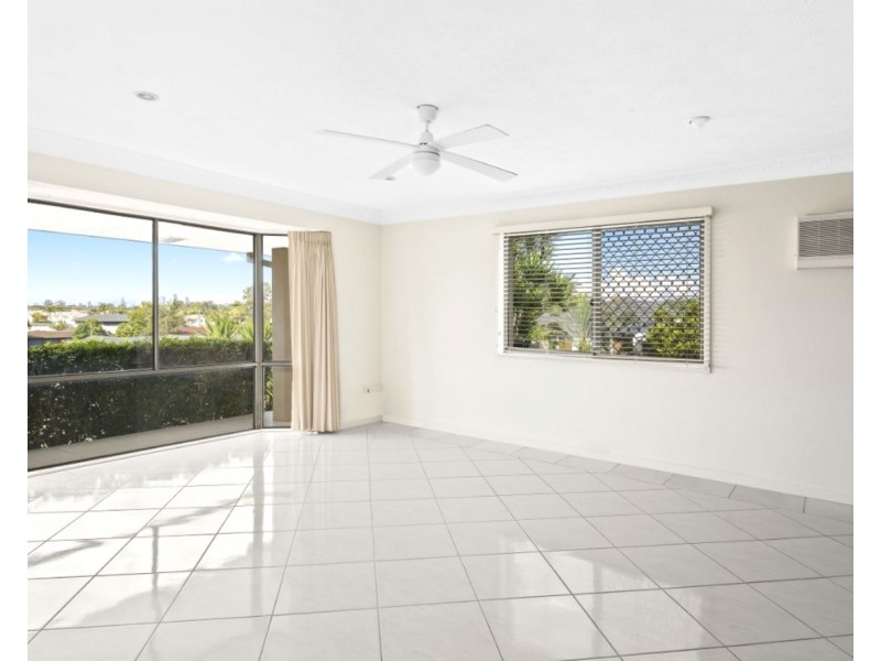 2 Nelson Court, Benowa QLD 4217