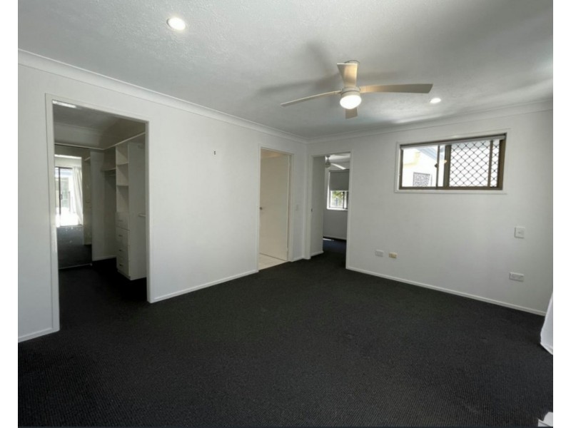 2 Nelson Court, Benowa QLD 4217