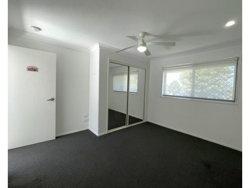 2 Nelson Court, Benowa QLD 4217