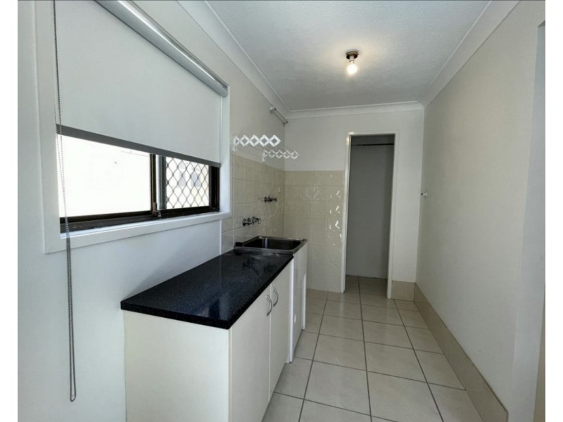 2 Nelson Court, Benowa QLD 4217