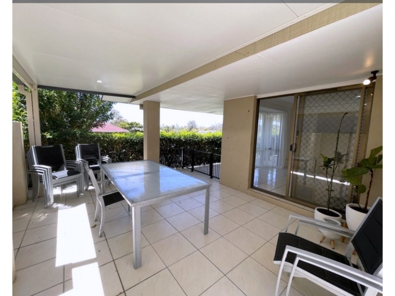 2 Nelson Court, Benowa QLD 4217