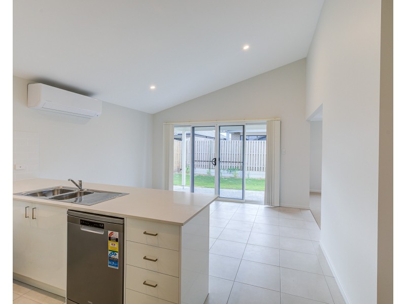 31 Barnyard Drive, Park Ridge QLD 4125