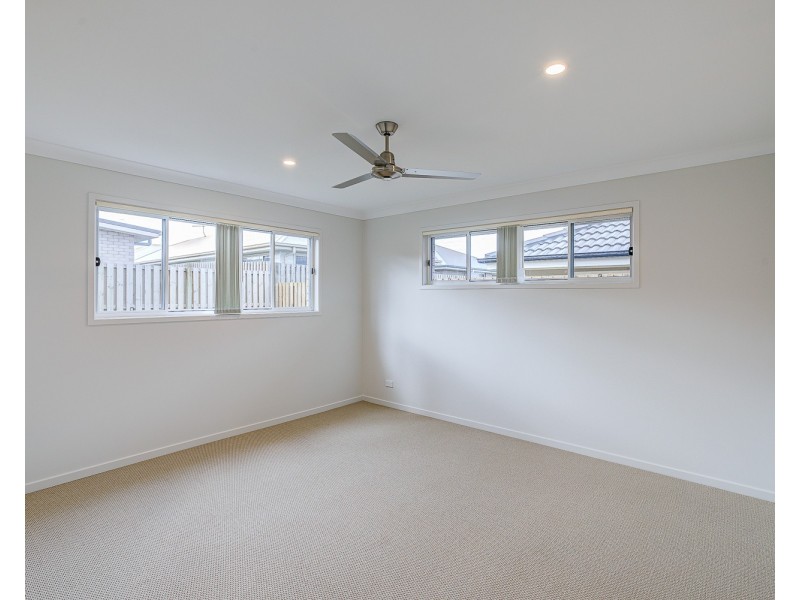 31 Barnyard Drive, Park Ridge QLD 4125