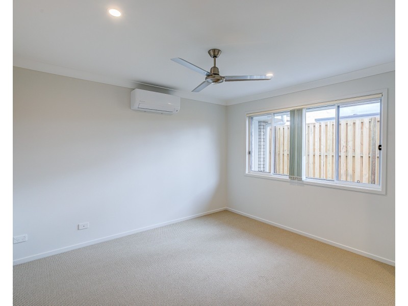 31 Barnyard Drive, Park Ridge QLD 4125