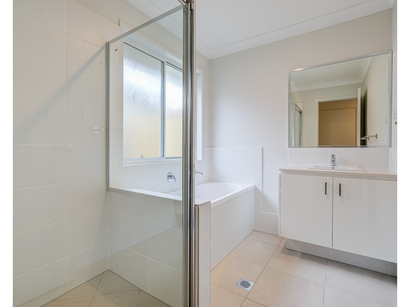 31 Barnyard Drive, Park Ridge QLD 4125