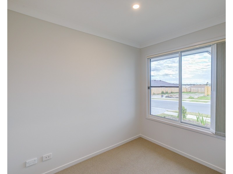 31 Barnyard Drive, Park Ridge QLD 4125