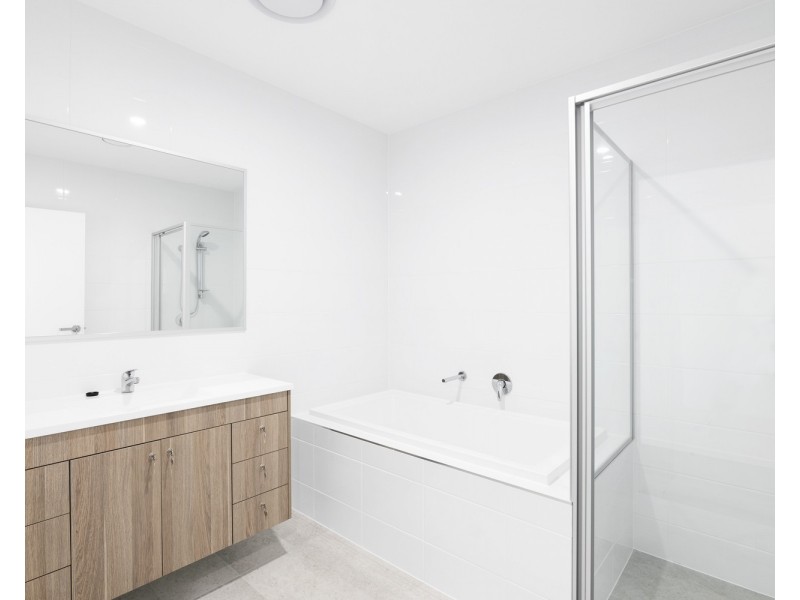 1/3 Alexander Place, Gleneagle QLD 4285