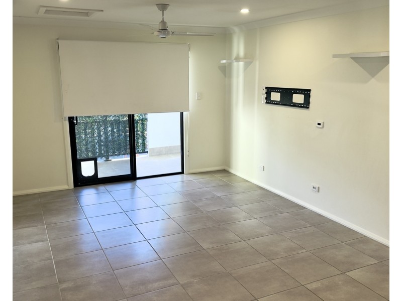 2/10 Banksia Road, Coomera QLD 4209