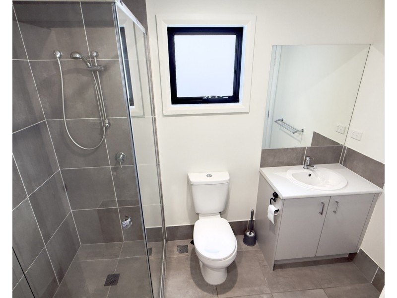 2/10 Banksia Road, Coomera QLD 4209