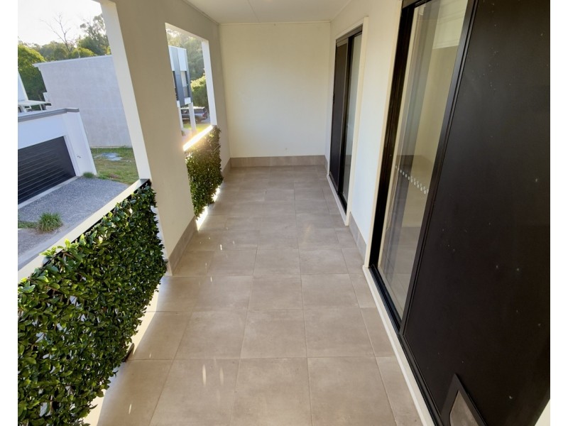 2/10 Banksia Road, Coomera QLD 4209