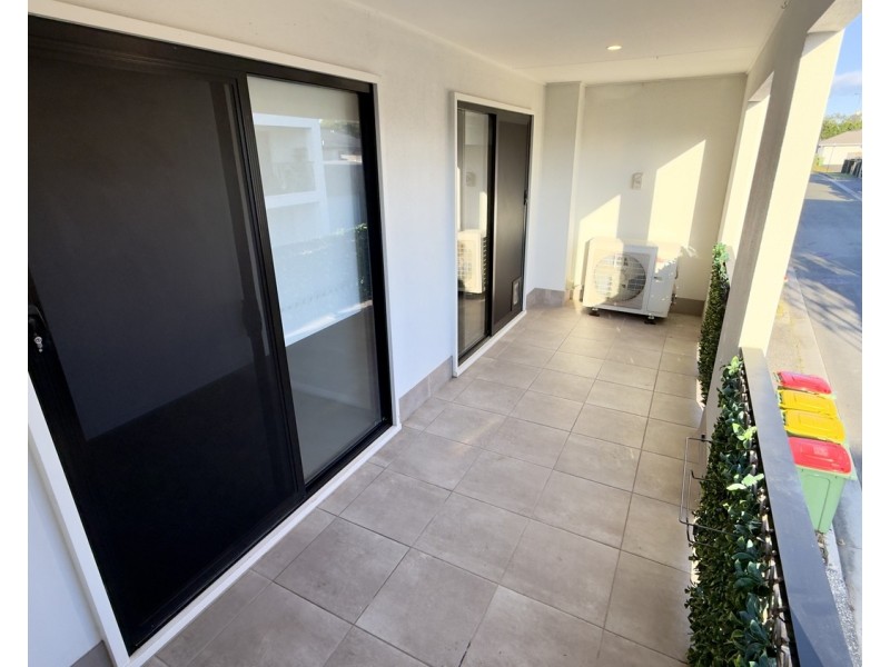 2/10 Banksia Road, Coomera QLD 4209