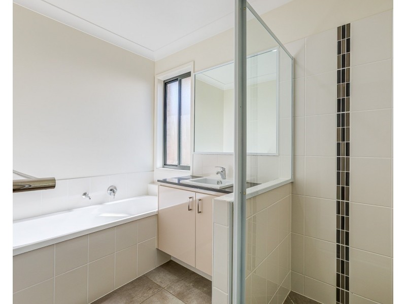 9 Geoffrey Miller Avenue, Pimpama QLD 4209