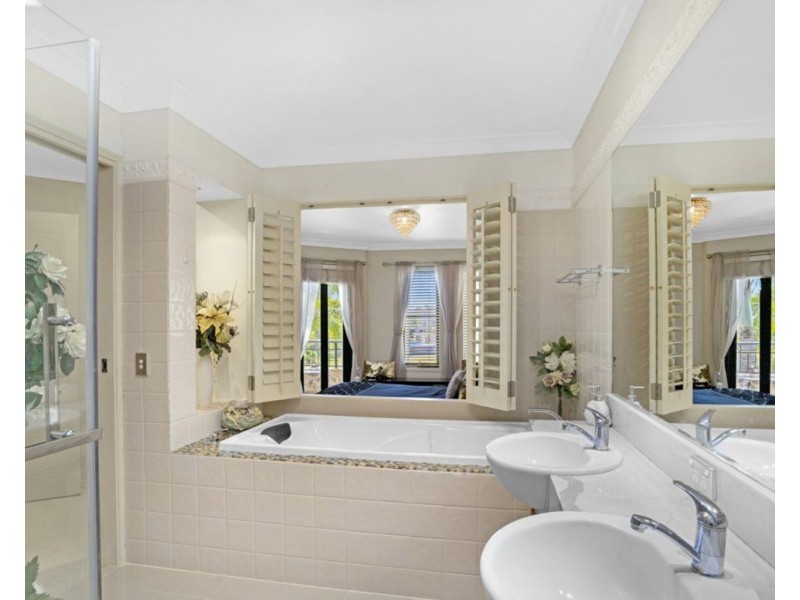 1037/1 The Cove Crescent, Carrara QLD 4211